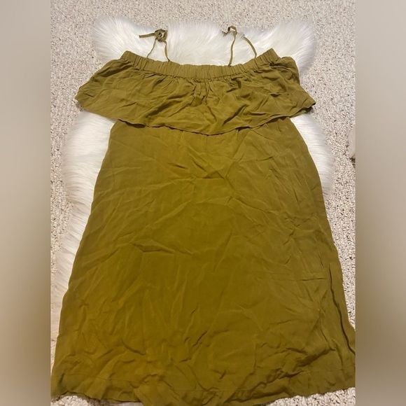 H&M Off The Shoulder Dress - Picture 2 of 3